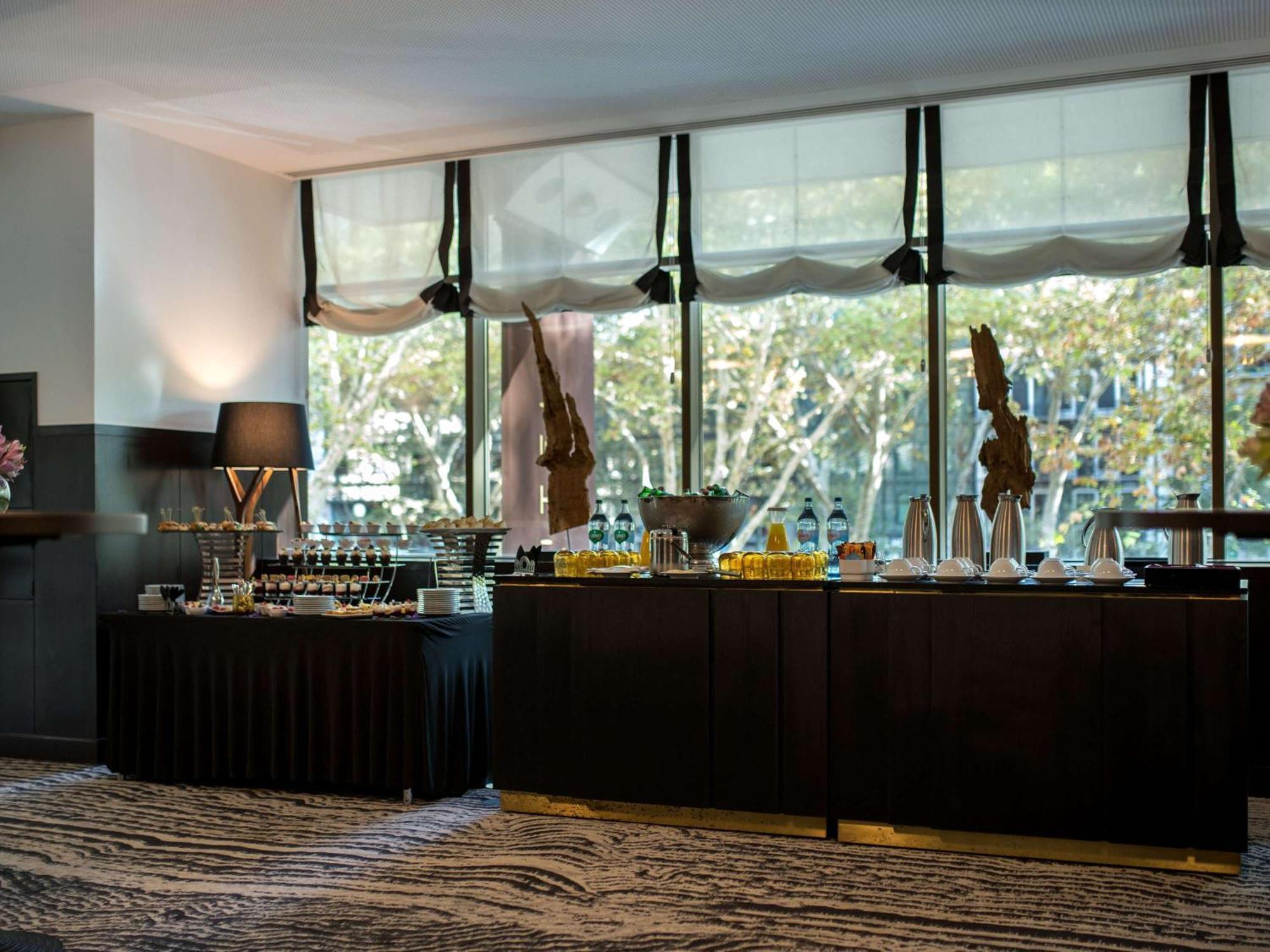 Отель Sofitel Lisbon Liberdade Экстерьер фото