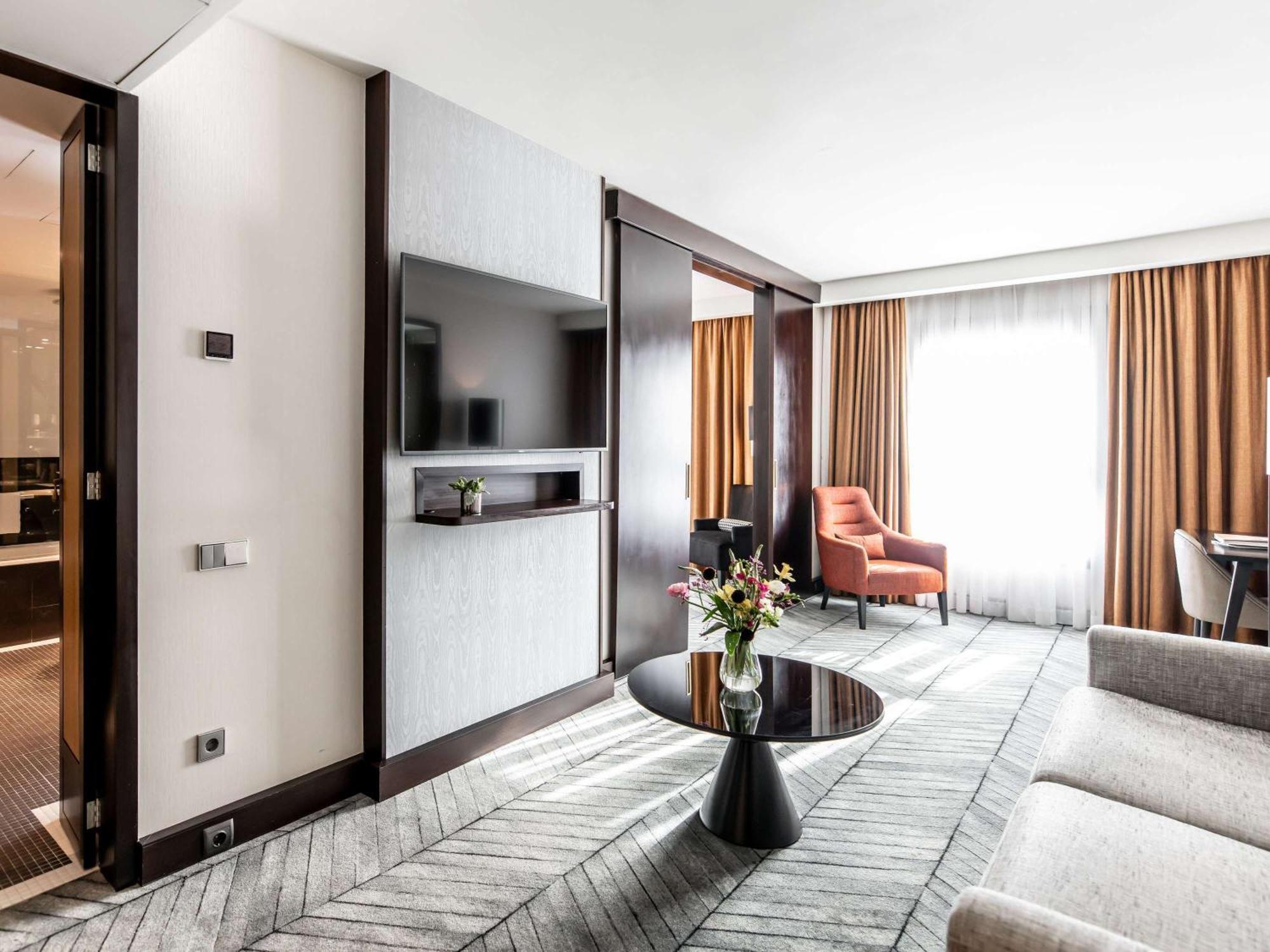 Отель Sofitel Lisbon Liberdade Экстерьер фото