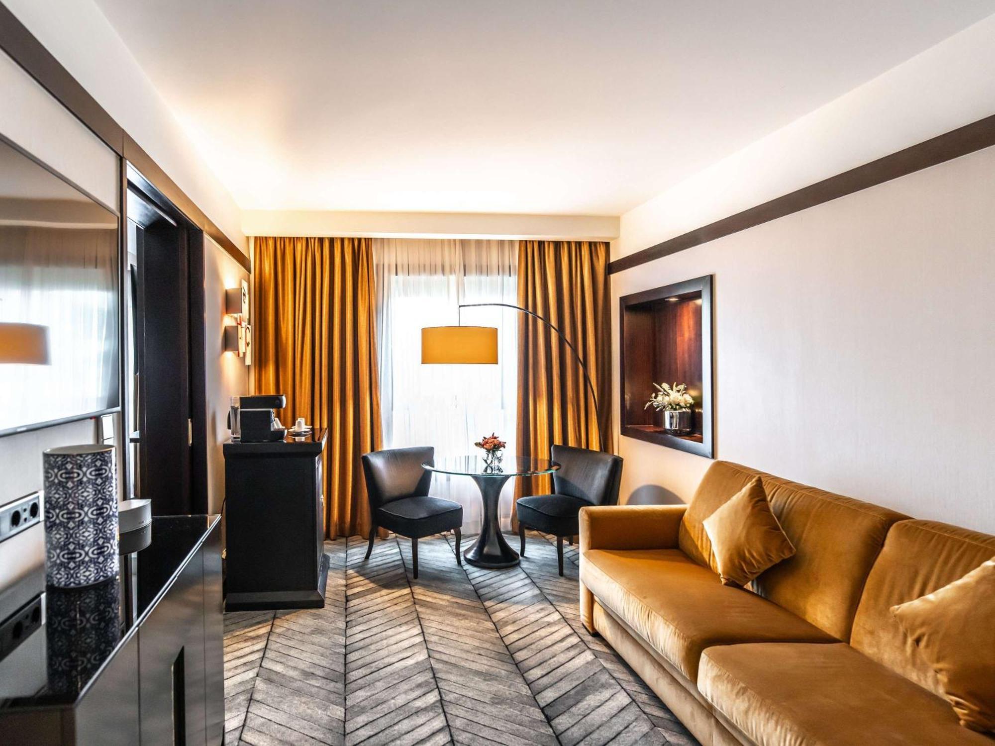 Отель Sofitel Lisbon Liberdade Экстерьер фото